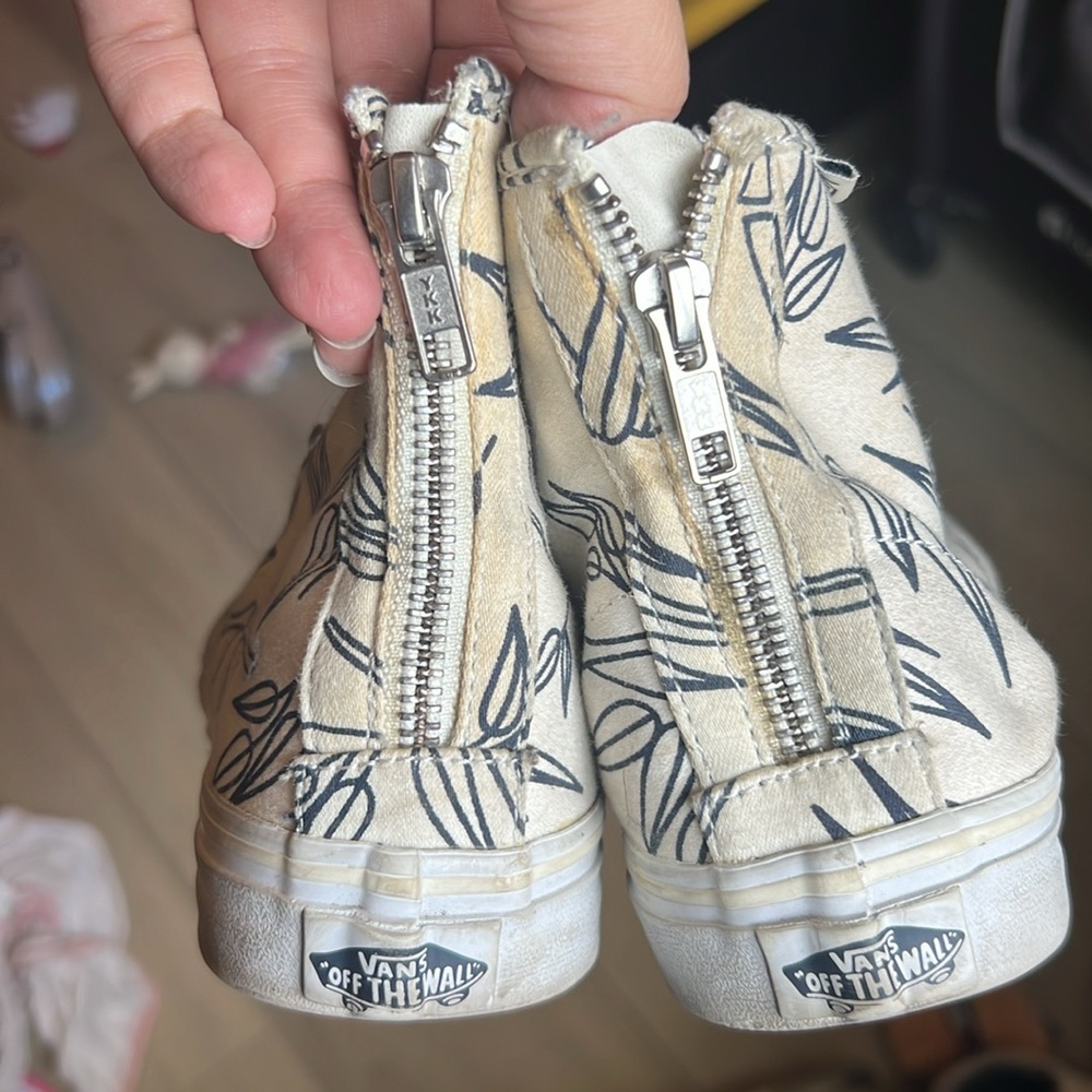Vans - Picture 4 of 7